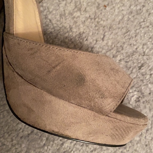 Grey suede heels - Picture 3 of 3